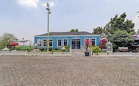OYO 90617 Rumah Oma Opa Syariah